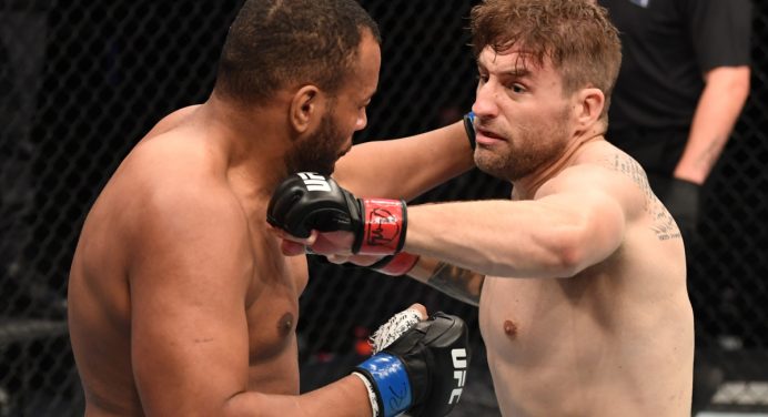 Zé Colmeia é nocauteado em 45s no ‘UFC Fight Island’ e perde invencibilidade no MMA