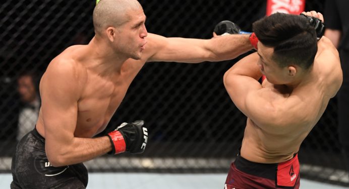 Ortega vence facilmente, encerra rivalidade com ‘Zumbi Coreano’ e se aproxima de título