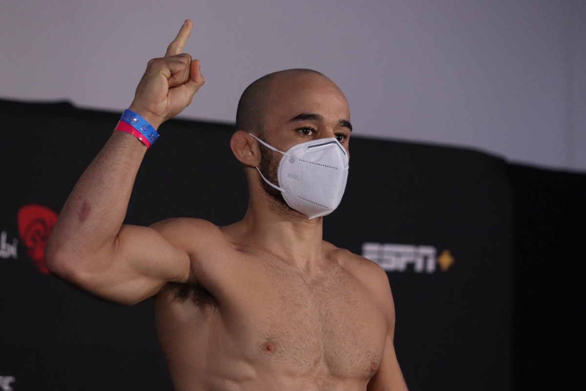 Marlon Moraes aposta em finalização de Sterling sobre Petr Yan no UFC 259