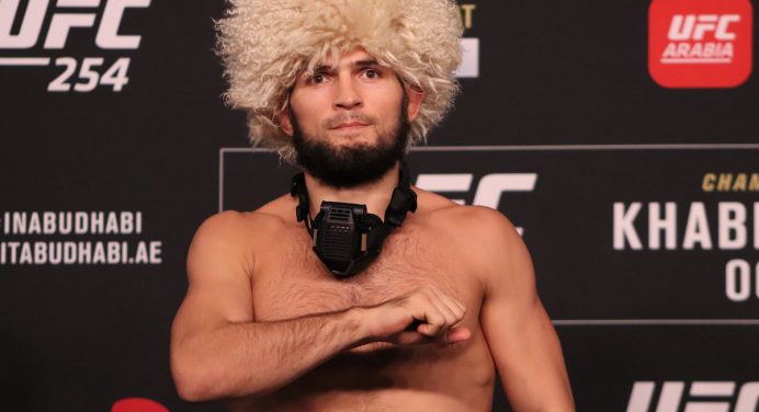 Khabib mostra rigidez nos treinos: “Se estiver cansado, pode ir para casa ou chorar”