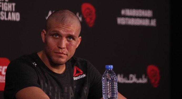 Ortega ignora campeão do UFC e expressa interesse em se vingar de Holloway