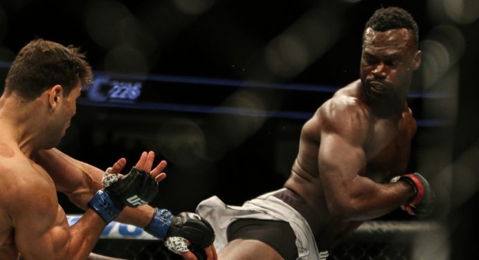 Uriah Hall planeja enfrentar um top 5 do UFC após confronto com Anderson Silva