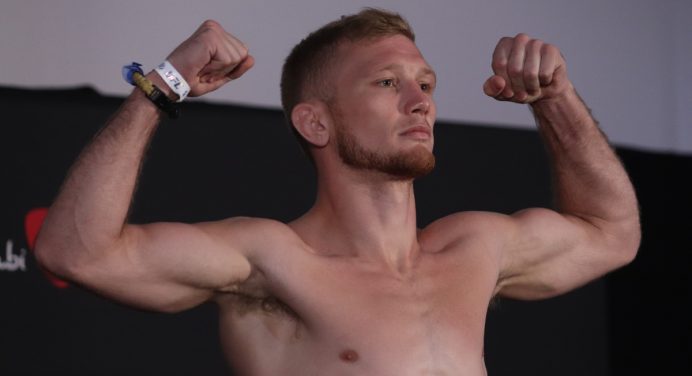 Lutador do UFC é preso após ser acusado de agredir a ex-namorada nos EUA