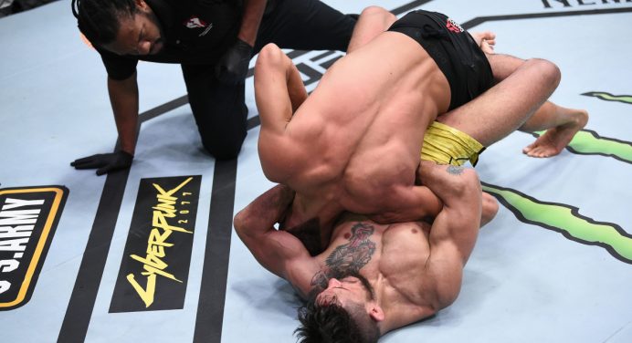 Anderson ‘Berinja’ finaliza no round inicial e vence a primeira no UFC