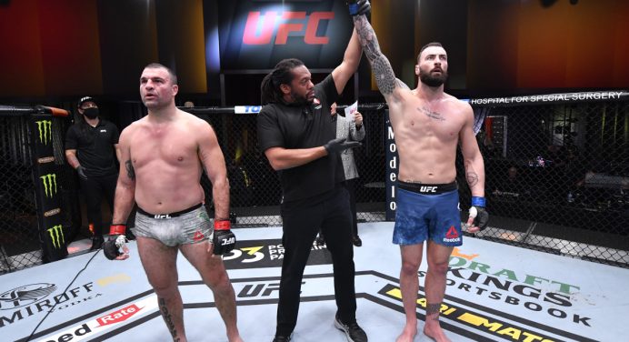Paul Craig surpreende e obriga Maurício Shogun a desistir no 2º round