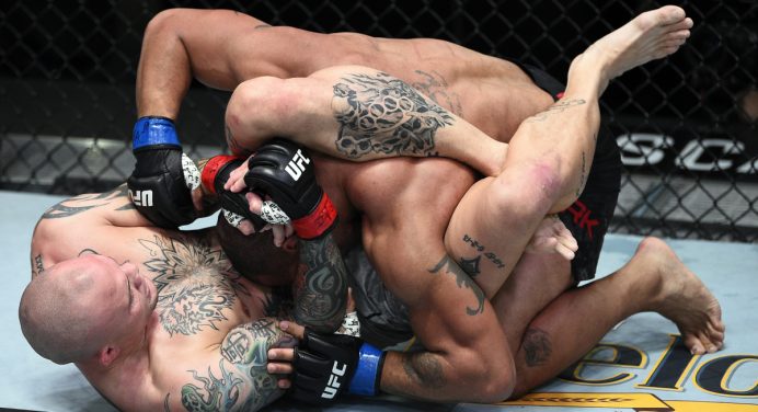 Após salvar card do UFC, Anthony Smith finaliza rival no 1º round