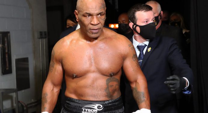 Executivo da ‘Triller’ afirma que Mike Tyson está com medo de lutar contra Holyfield