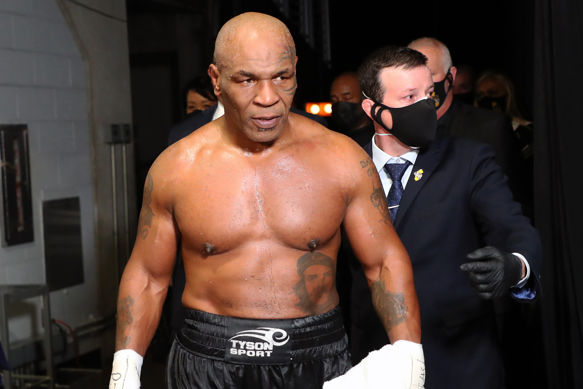 Mike Tyson revela que deve enfrentar Lennox Lewis em setembro