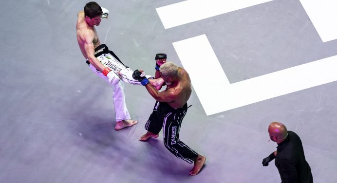 Bruno de Assis vence primeira luta entre brasileiros na história do ‘Karate Combat’