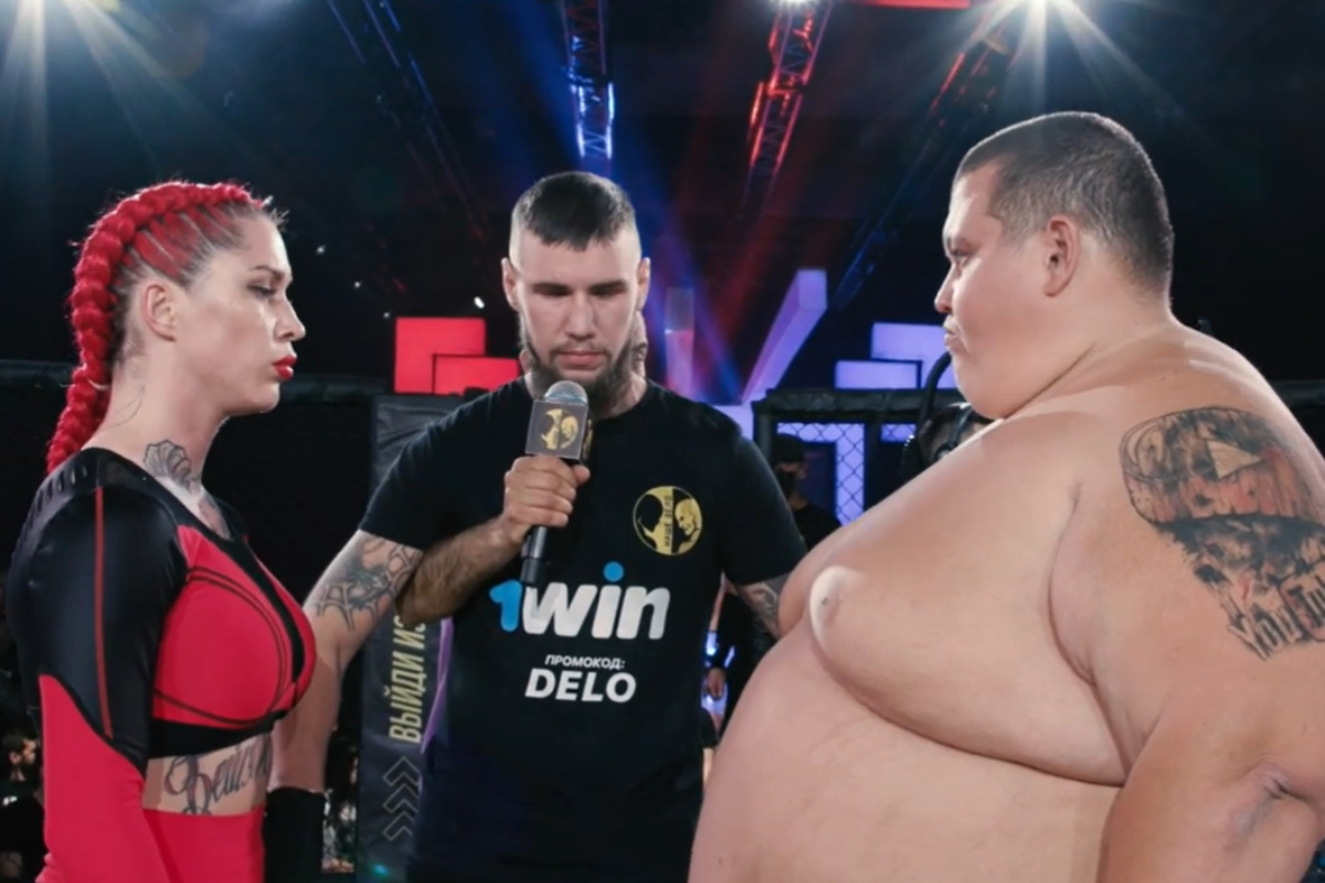 Lutadora nocauteia blogueiro de 240 kg em duelo de MMA; veja