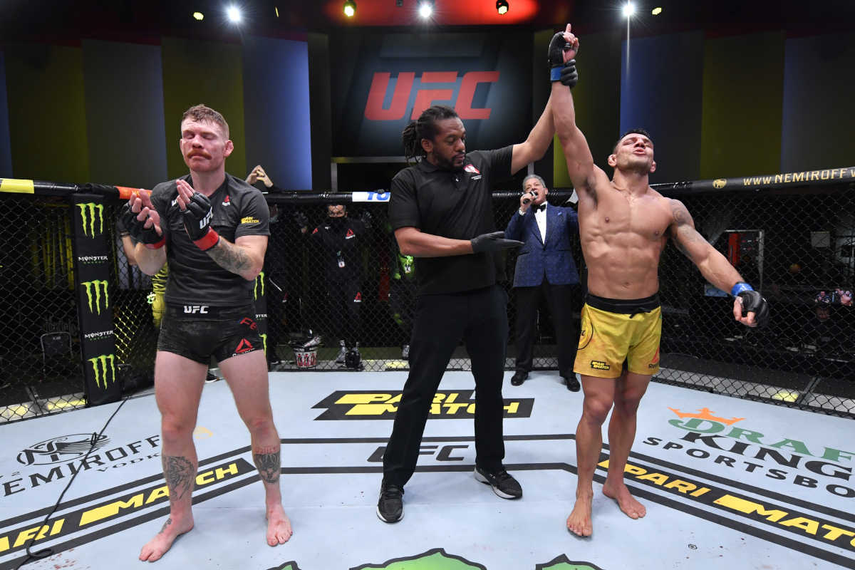 Rafael Dos Anjos recebe R$ 280 mil em prêmio de luta da noite no UFC Vegas