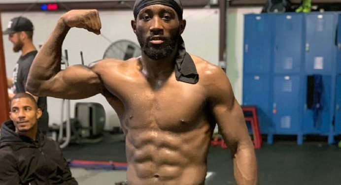 Terence Crawford nocauteia Kell Brook e mantém cinturão mundial de boxe