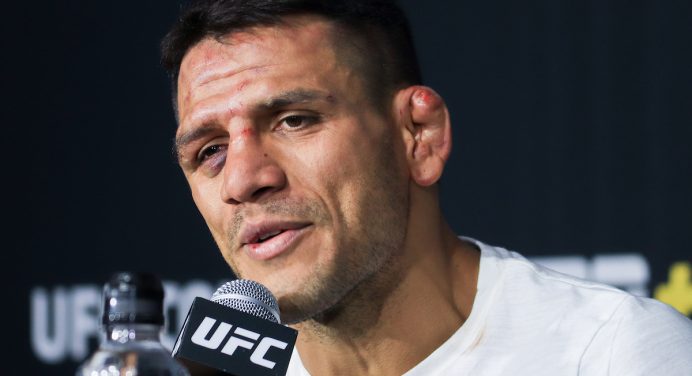 Dos Anjos projeta encarar McGregor após volta do irlandês: “Devo estar no radar dele”