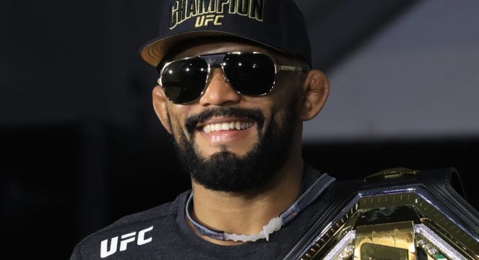 Deiveson promete vitória pela via rápida no UFC 256 e volta a pedir superluta no peso-galo