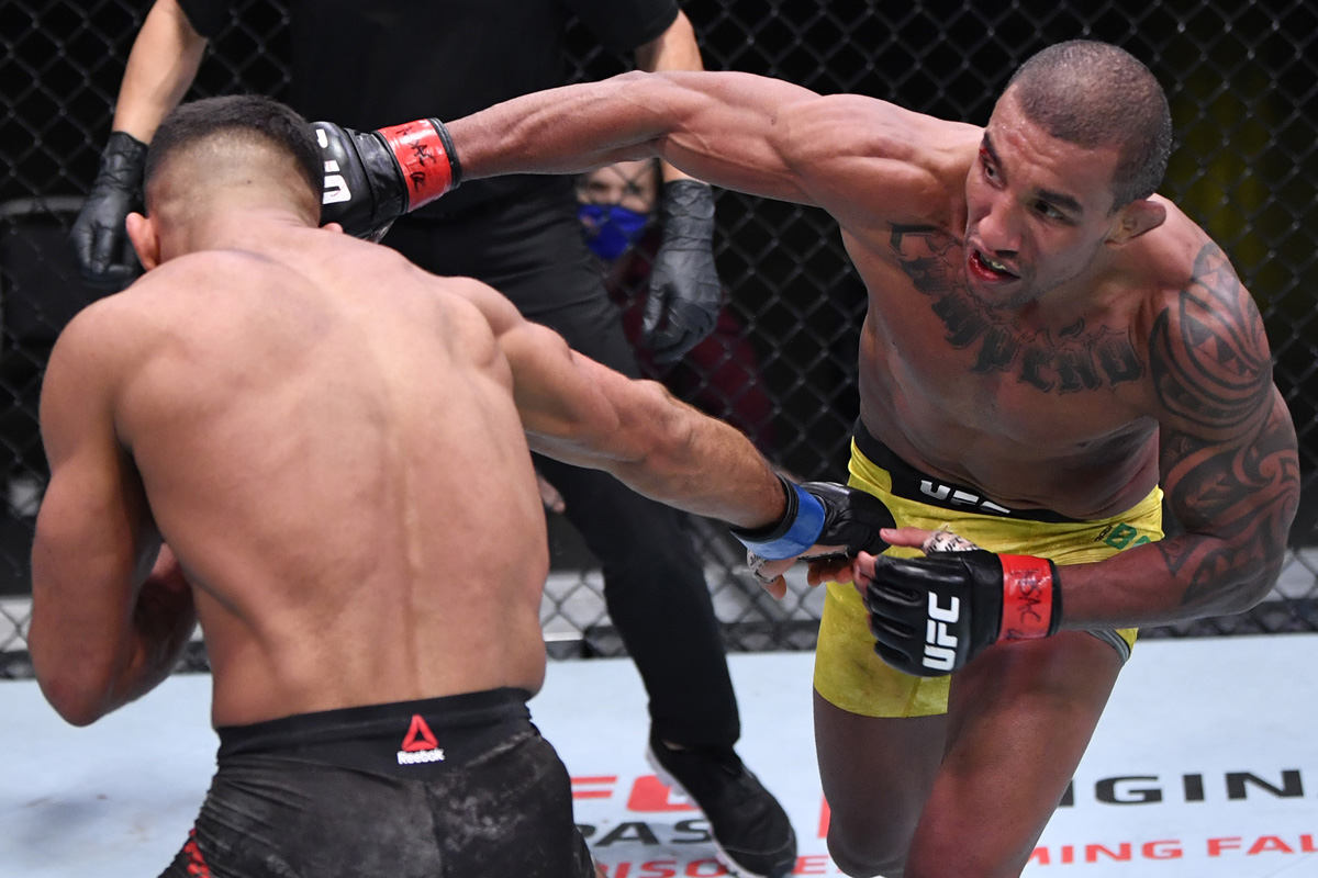 Raoni Barcellos vence com facilidade e avança em busca de vaga no top 15 do UFC