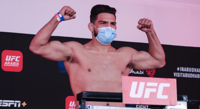 Kelvin Gastelum encara Ian Heinisch em evento do UFC no dia 30 de janeiro