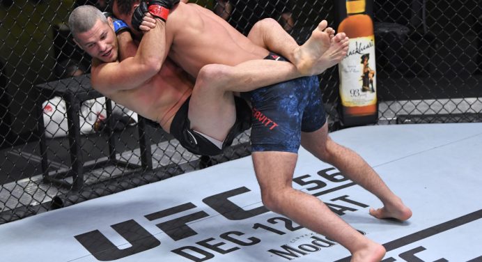 Autor de nocaute via bate-estaca no UFC diz que golpe deveria ser proibido