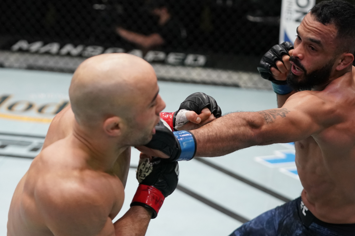 Ex-desafiante ao cinturão do UFC, Marlon Moraes é nocauteado no 1º round