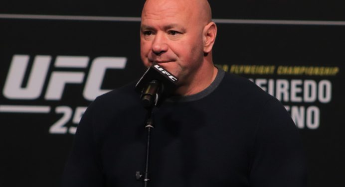 Dana White indica que Rose Namajunas recusou lutar pelo título; equipe da americana responde