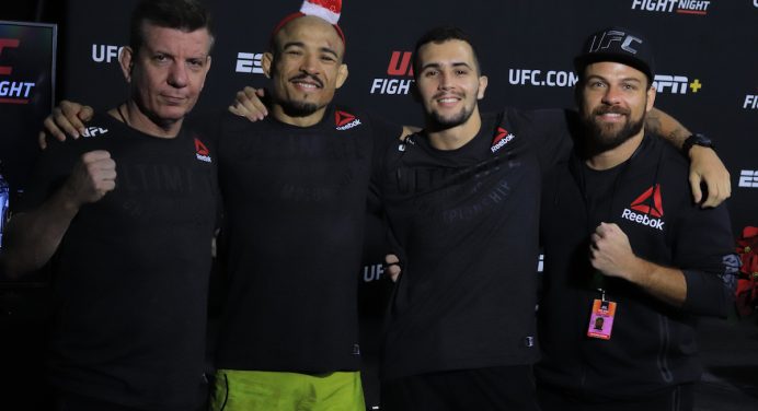 Jose Aldo explica uso de adesivo no peito durante luta no UFC
