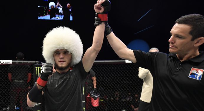 Tradição de família! Primo de Khabib vence estreia no UFC e promete evolução