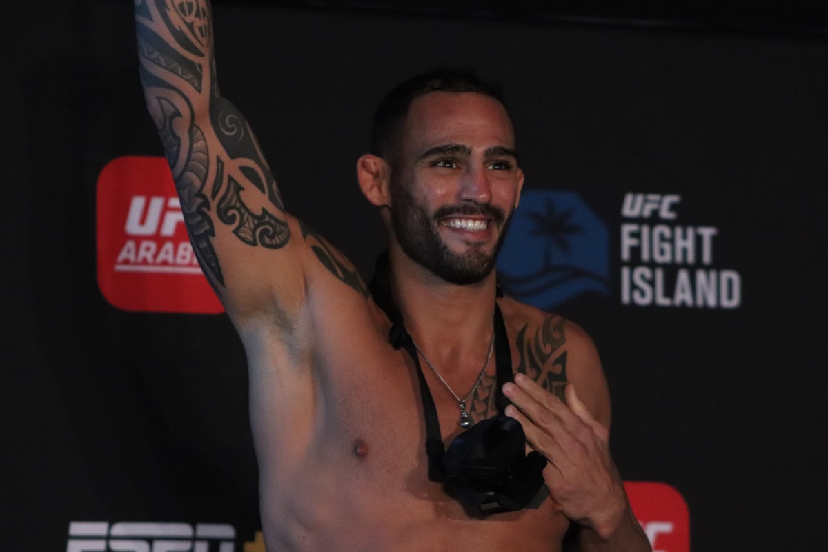 Último a se pesar, Santiago Ponzinibbio vence a balança e confirma retorno ao UFC