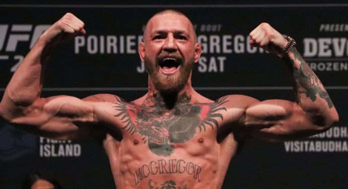 McGregor faz previsão e simula golpe que vai usar vencer Poirier no UFC 264