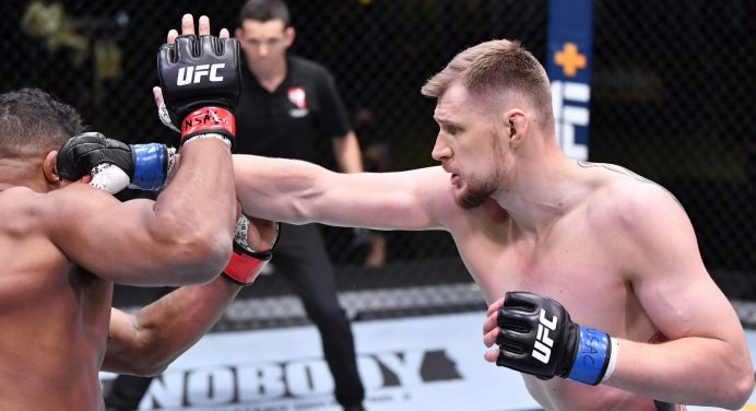 Volkov se anima com boa atuação em vitória sobre Overeem e mira disputa de título