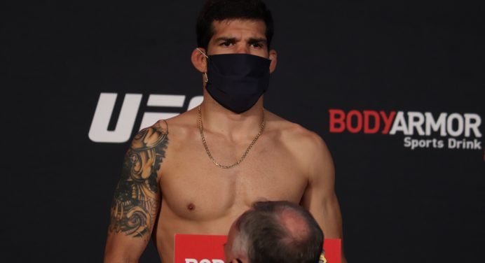 Raphael Assunção surpreende e provoca TJ Dillashaw: “É um trapaceiro também”