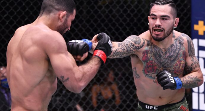 Rodolfo Vieira começa melhor, mas cansa e acaba finalizado no 2º round