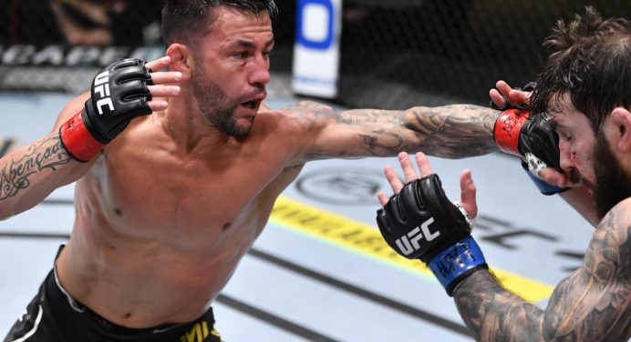 Noite monótona! UFC surpreende e presenteia apenas três atletas com prêmio bônus