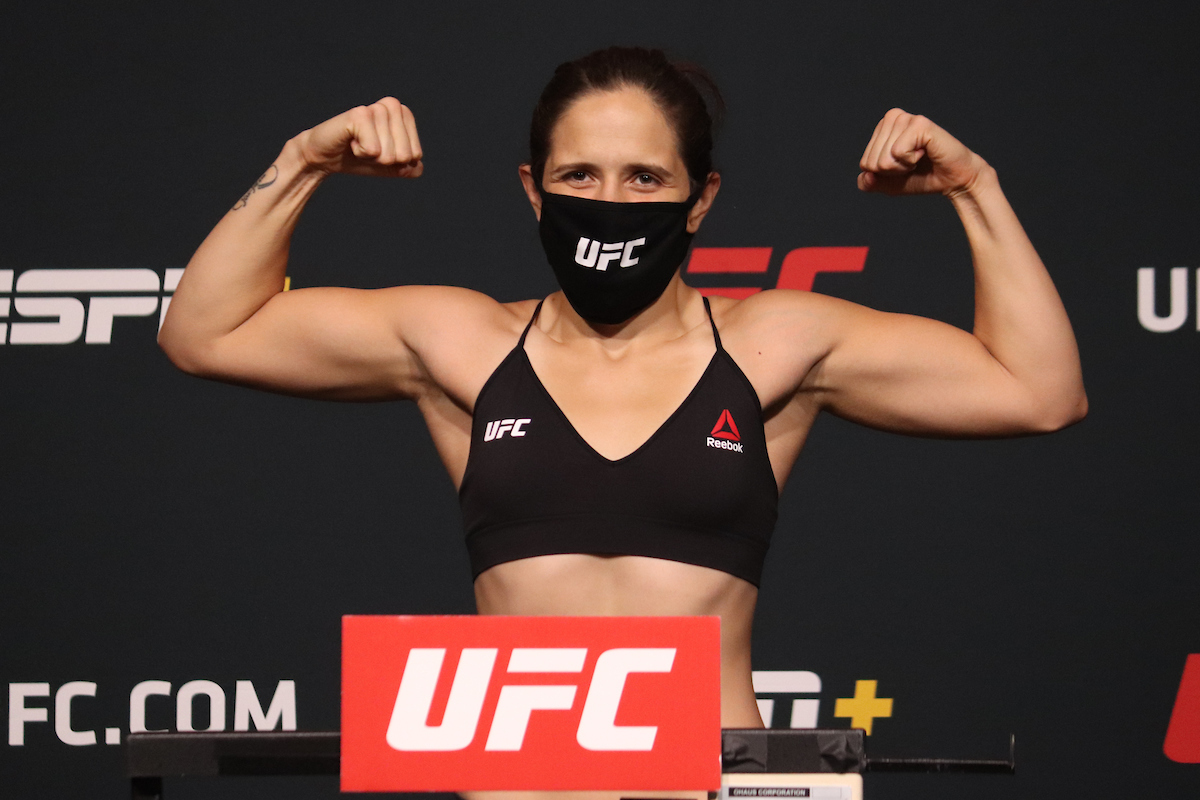 Vivendo a ‘melhor forma’, Lara Procópio promete mostrar evolução no UFC Vegas 18