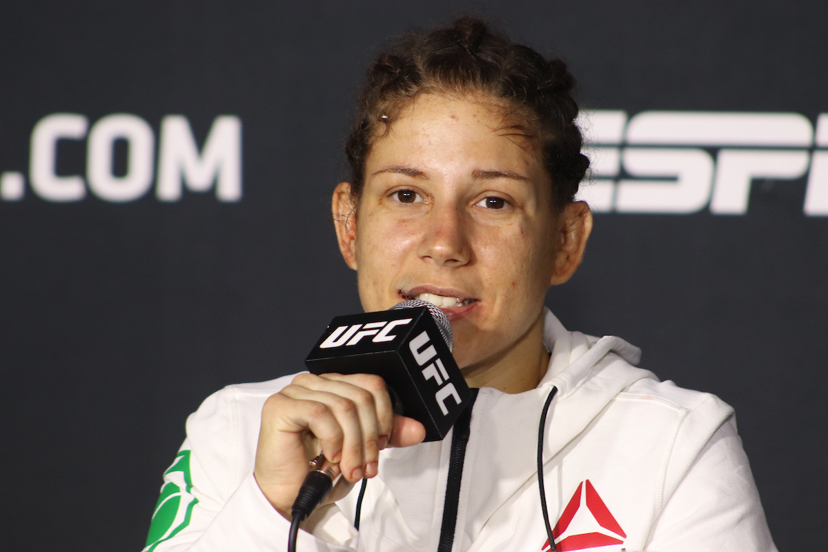 Karol Rosa narra sensação inédita de lidar com ferimento durante luta no UFC
