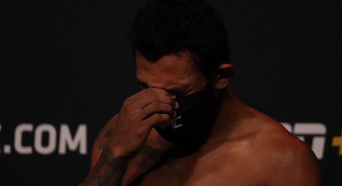 Brasileiro bate recorde negativo em pesagem e tem luta cancelada no UFC Vegas 19