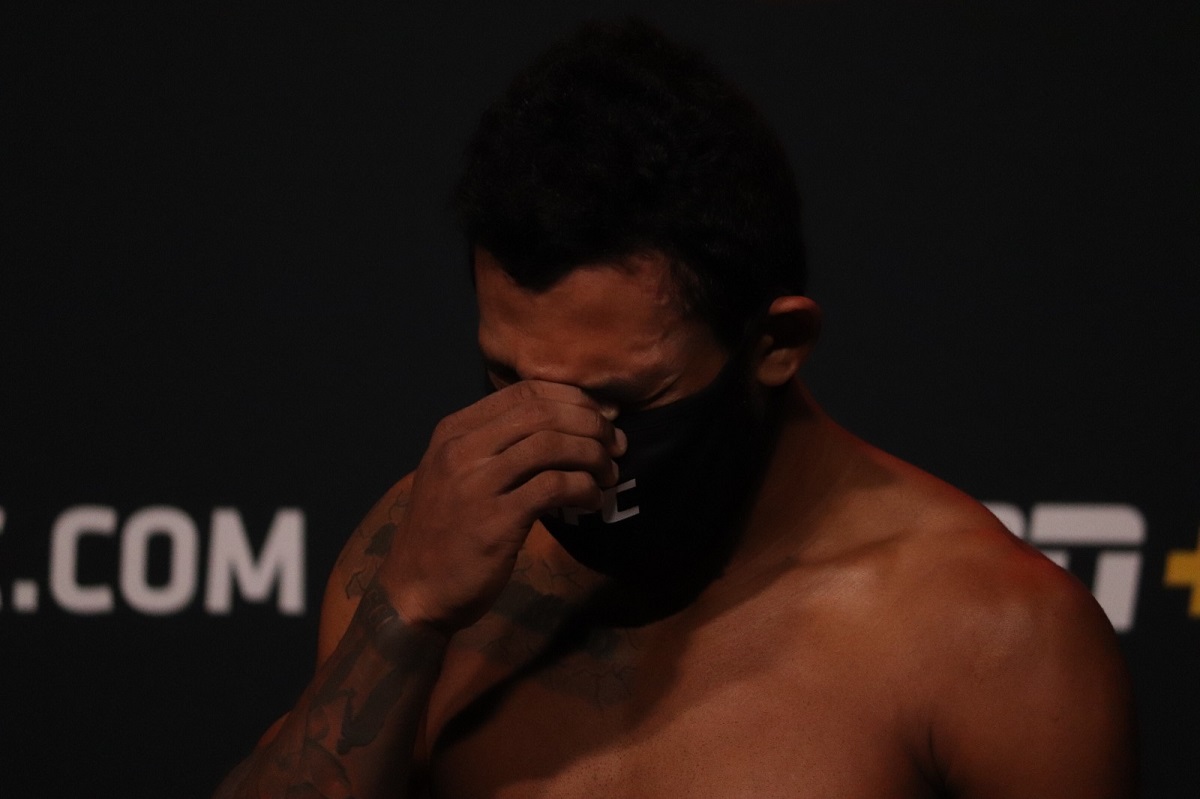 Rafael Alves revela o ‘culpado’ por ter estourado o peso em pesagem do UFC