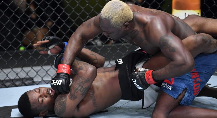 Falou muito! Kevin Holland foca em provocações e é superado por Brunson