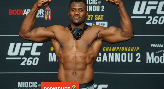 Ngannou pesa 13 kg a mais que Miocic para disputa de cinturão do UFC
