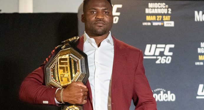 Dana revela que primeira defesa de título de Ngannou pode acontecer no UFC 265