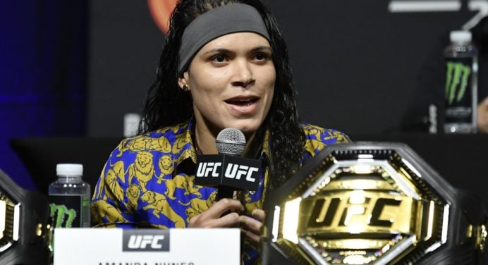 Amanda Nunes lamenta ficar de fora do UFC 265 e avisa sobre retorno