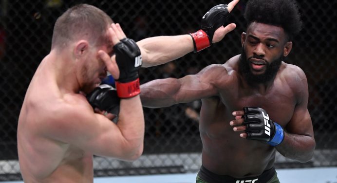Frustrado com desfecho de Yan vs Sterling, Dana White promete revanche imediata