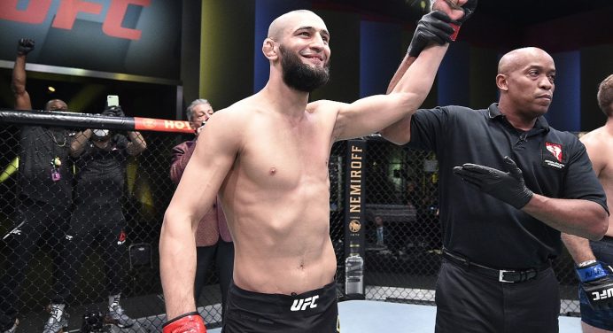 Técnico de Chimaev destaca desafio contra ‘Durinho’ e cita promessa por finalização