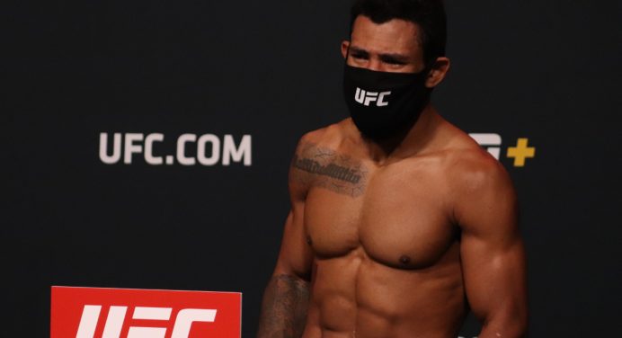 UFC encaminha entreia de Rafael Alves contra promessa russa para maio