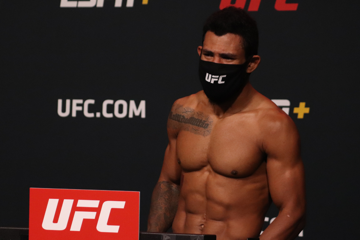 UFC encaminha entreia de Rafael Alves contra promessa russa para maio