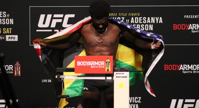 Ex-campeões do peso-galo acusam Sterling de encenação no UFC 259; lutador rebate