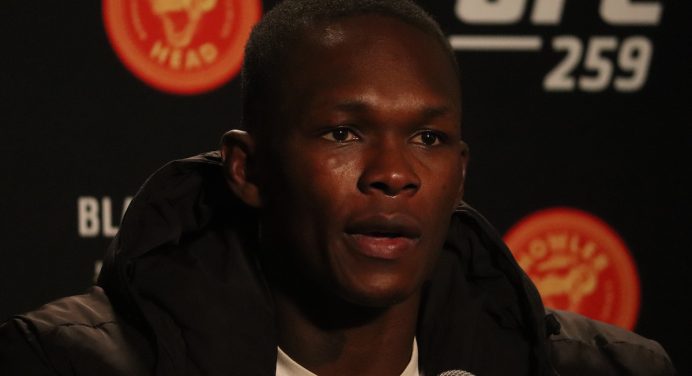 Treinador revela que Adesanya planejava desafiar Miocic pelo título dos pesados