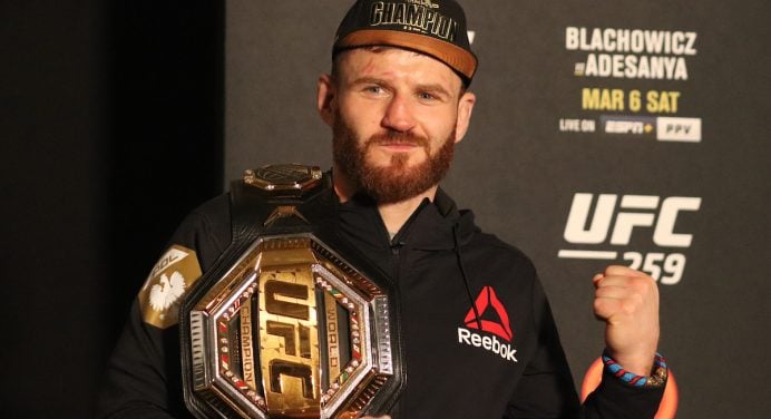 Blachowicz revela ideia de folga estendida e Glover pode ter que esperar seis meses