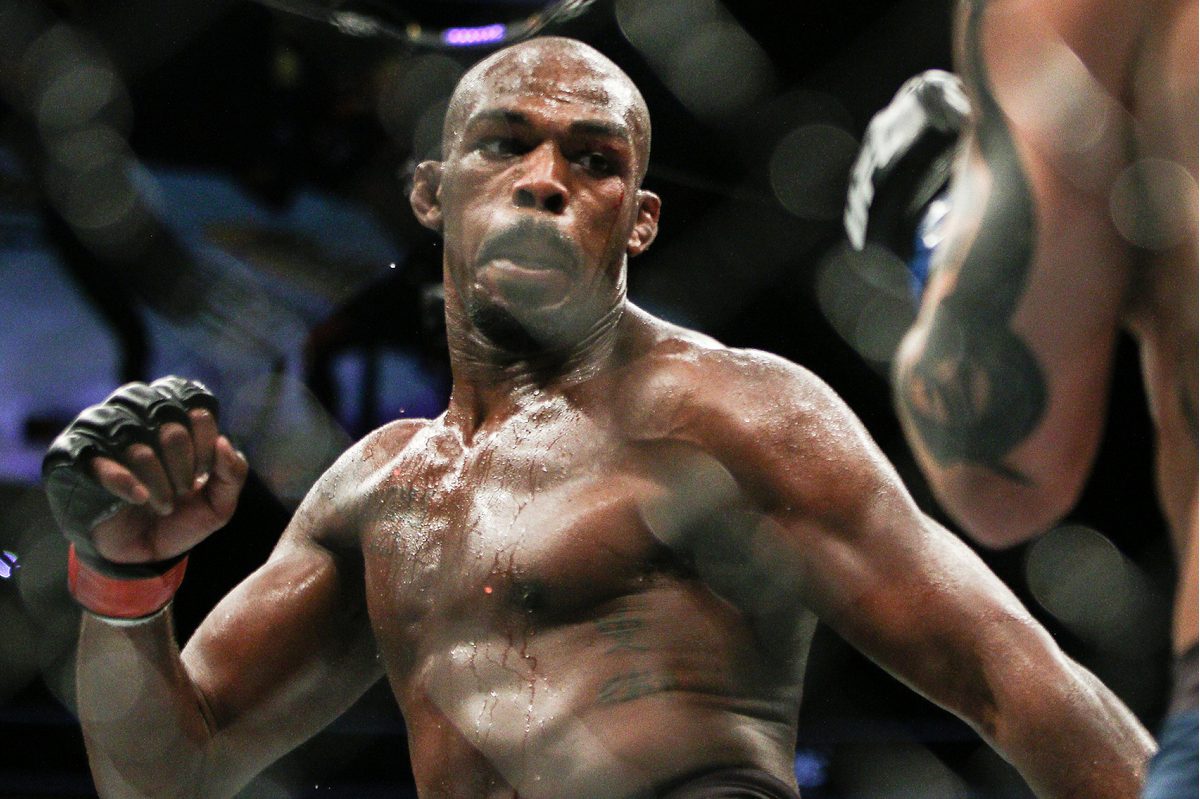 Ex-campeão do UFC aponta possível luta com Miocic como “dinheiro fácil” para Jones