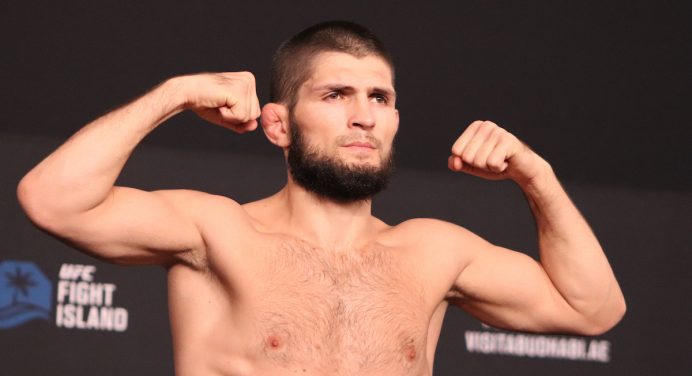 Khabib explica porque se sentia campeão do UFC antes de chegar ao posto