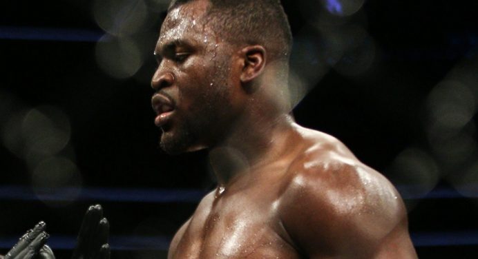 Ngannou lamenta ‘desencontro’ com Jon Jones: “Sempre terei arrependimento”