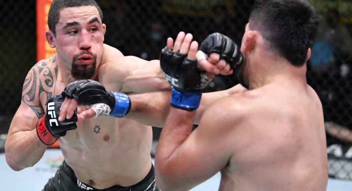 Whittaker domina Gastelum e avança para possível revanche contra Adesanya